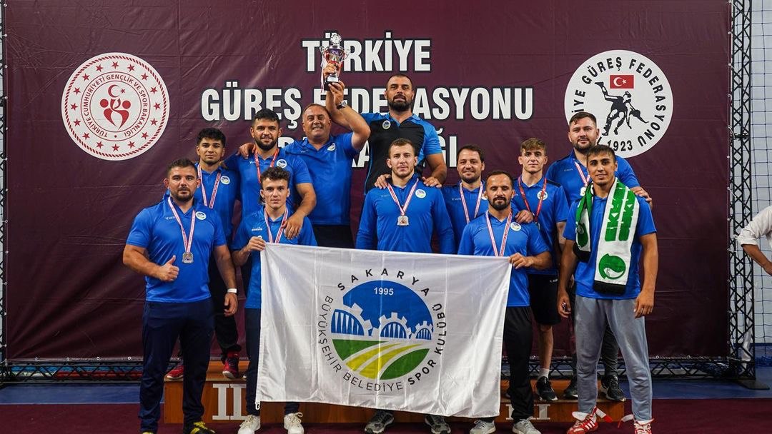 Güreş takımı Türkiye 1. Ligi’ne yükseldi