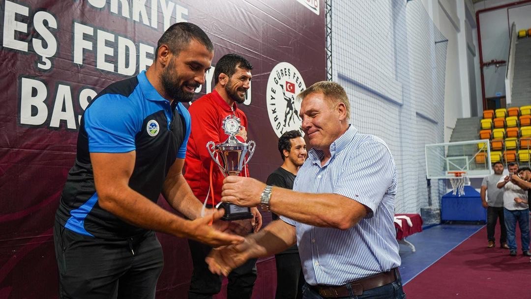 Güreş takımı Türkiye 1. Ligi’ne yükseldi