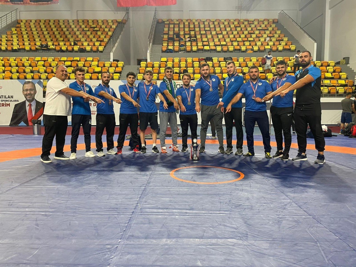 Güreş takımı Türkiye 1. Ligi’ne yükseldi