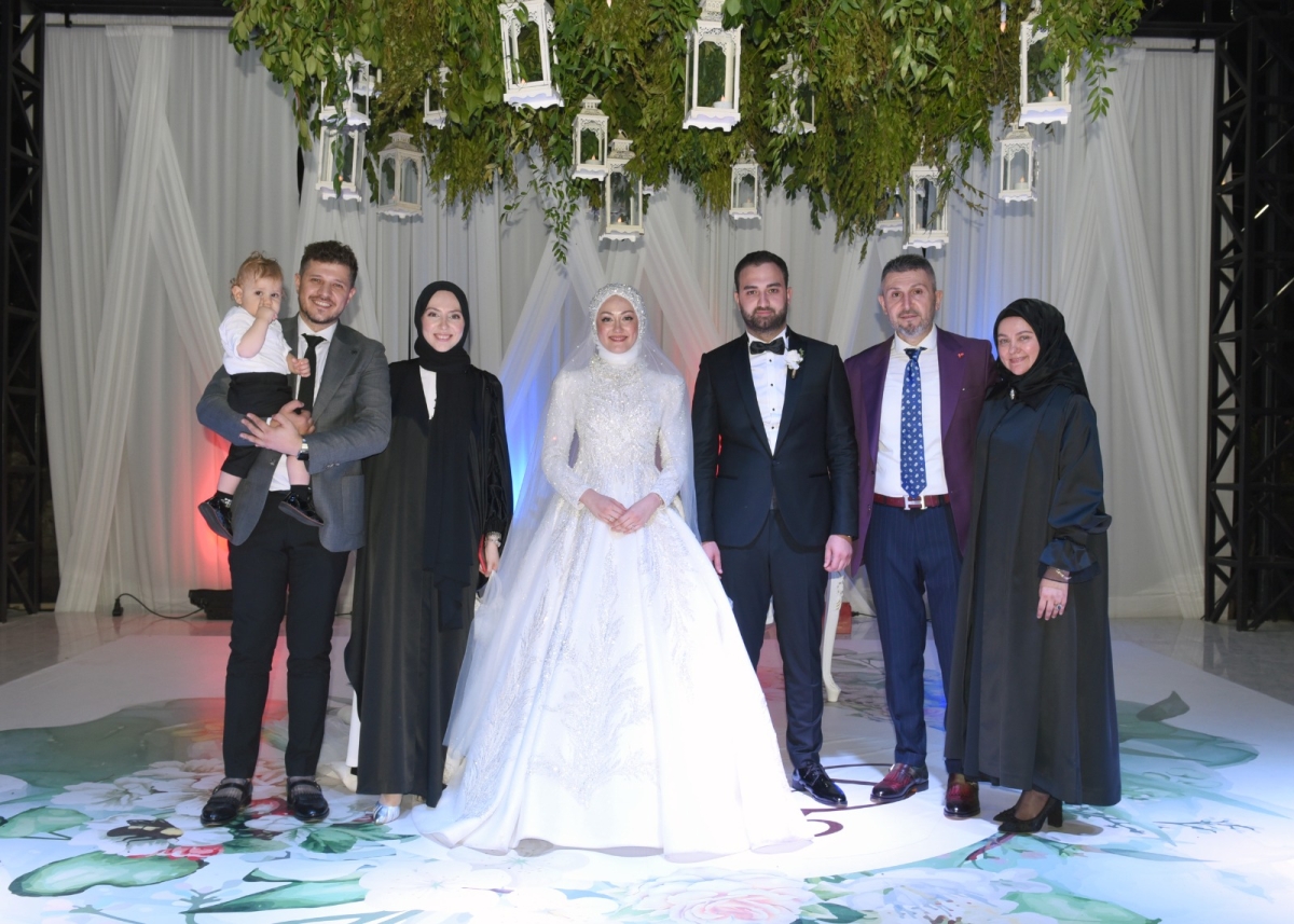 Muhteşem Düğün; Kuyumcu Tenekeci'nin Biricik Kızı Dünya Evine Girdi