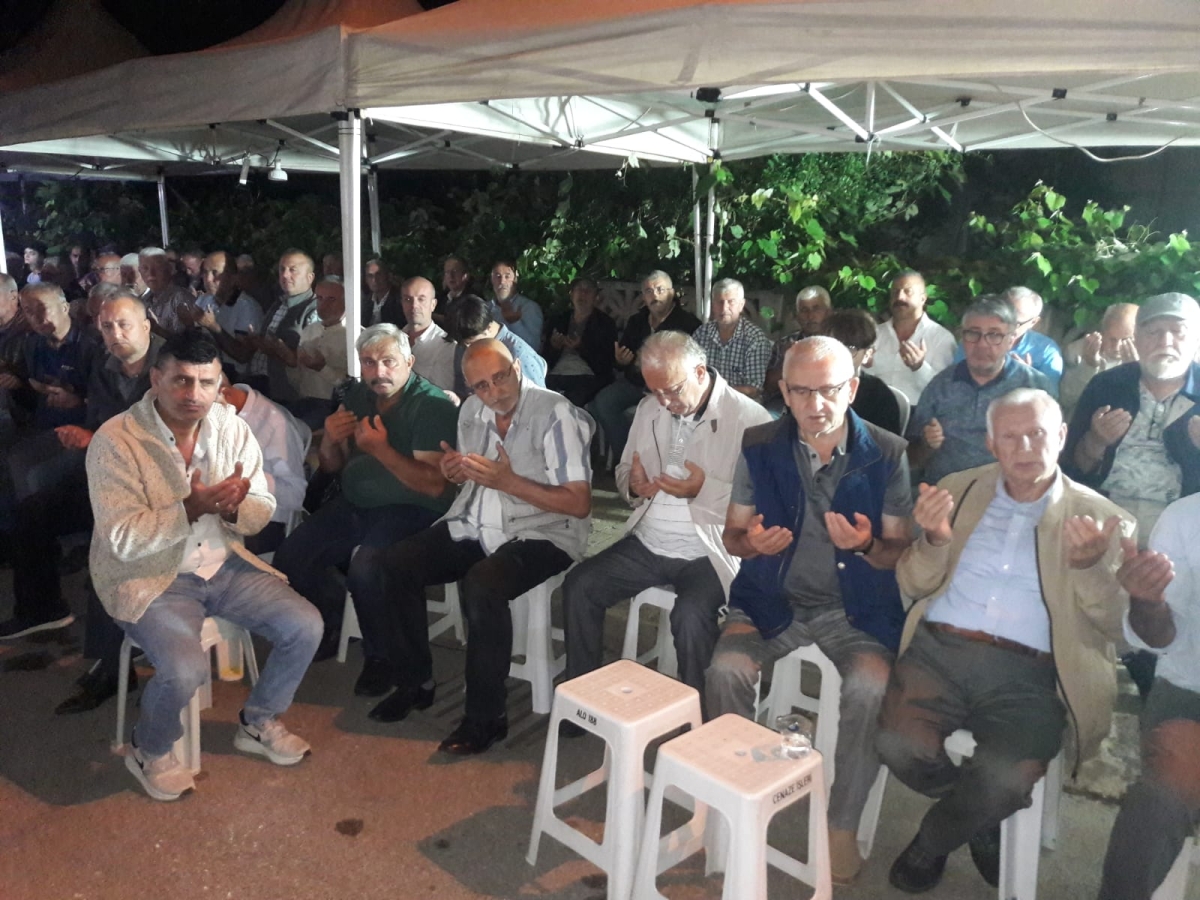 Başkan Erdal Erdem MERHUM ANNESİ İÇİN MEVLİT OKUTTU