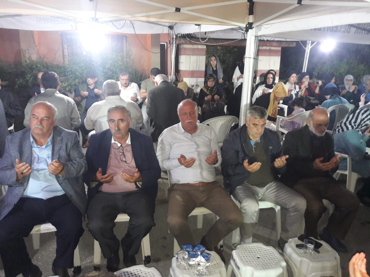 Başkan Erdal Erdem MERHUM ANNESİ İÇİN MEVLİT OKUTTU