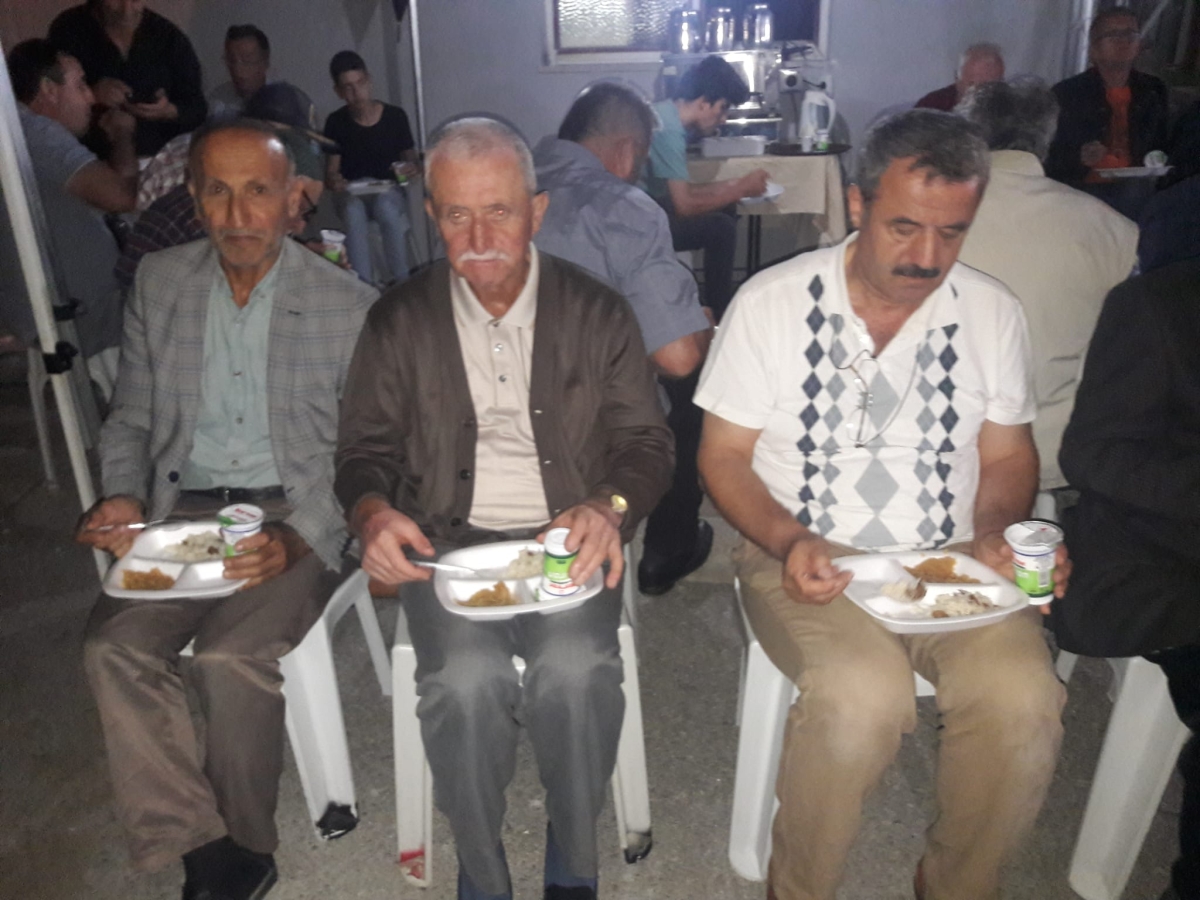 Başkan Erdal Erdem MERHUM ANNESİ İÇİN MEVLİT OKUTTU