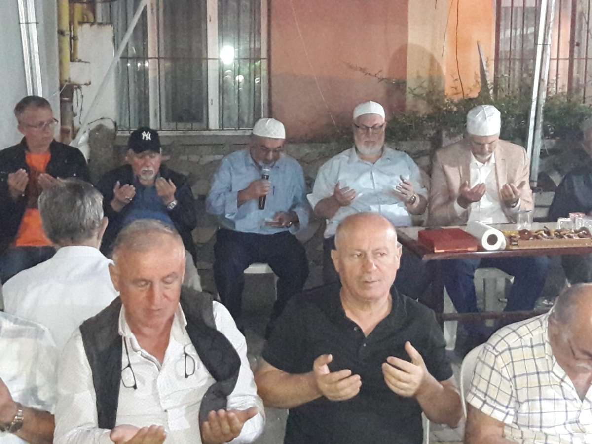 Başkan Erdal Erdem MERHUM ANNESİ İÇİN MEVLİT OKUTTU