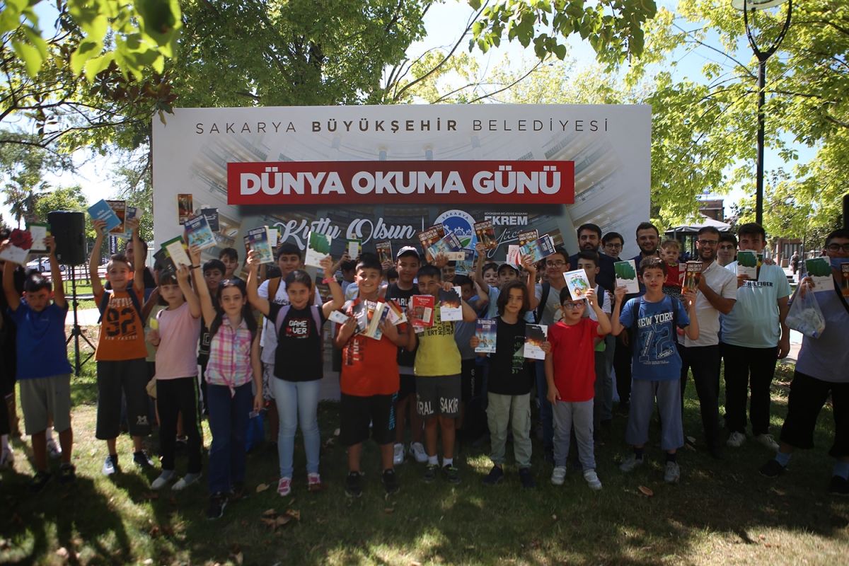 Sakarya Millet Bahçesi’nde doğa ile kitabın muhteşem uyumu