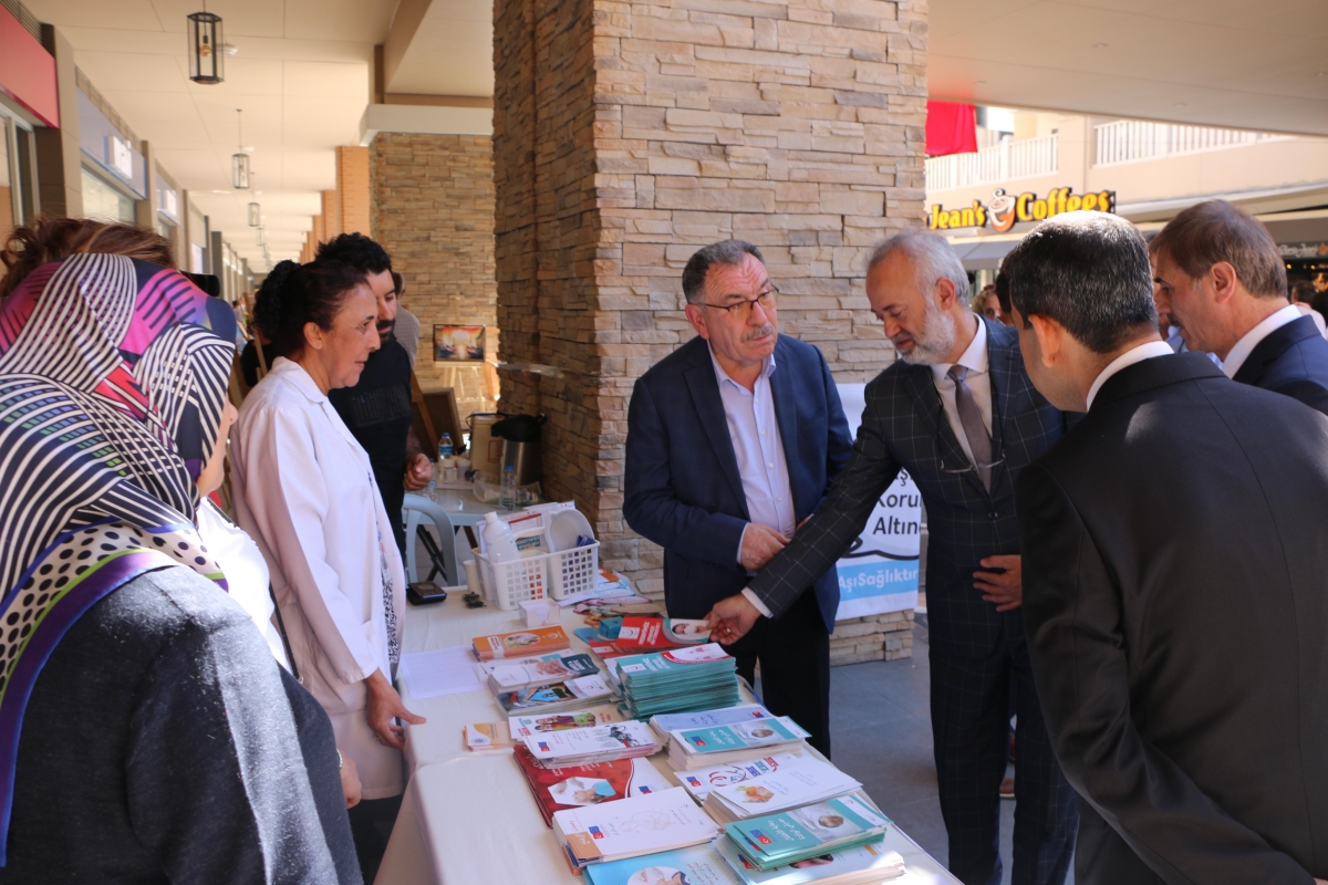 Halk Sağlı etkinliğinde nikah kıydılar