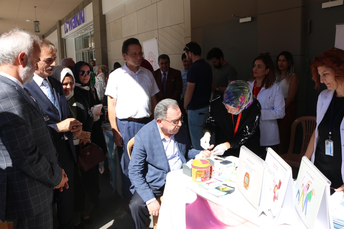 Halk Sağlı etkinliğinde nikah kıydılar