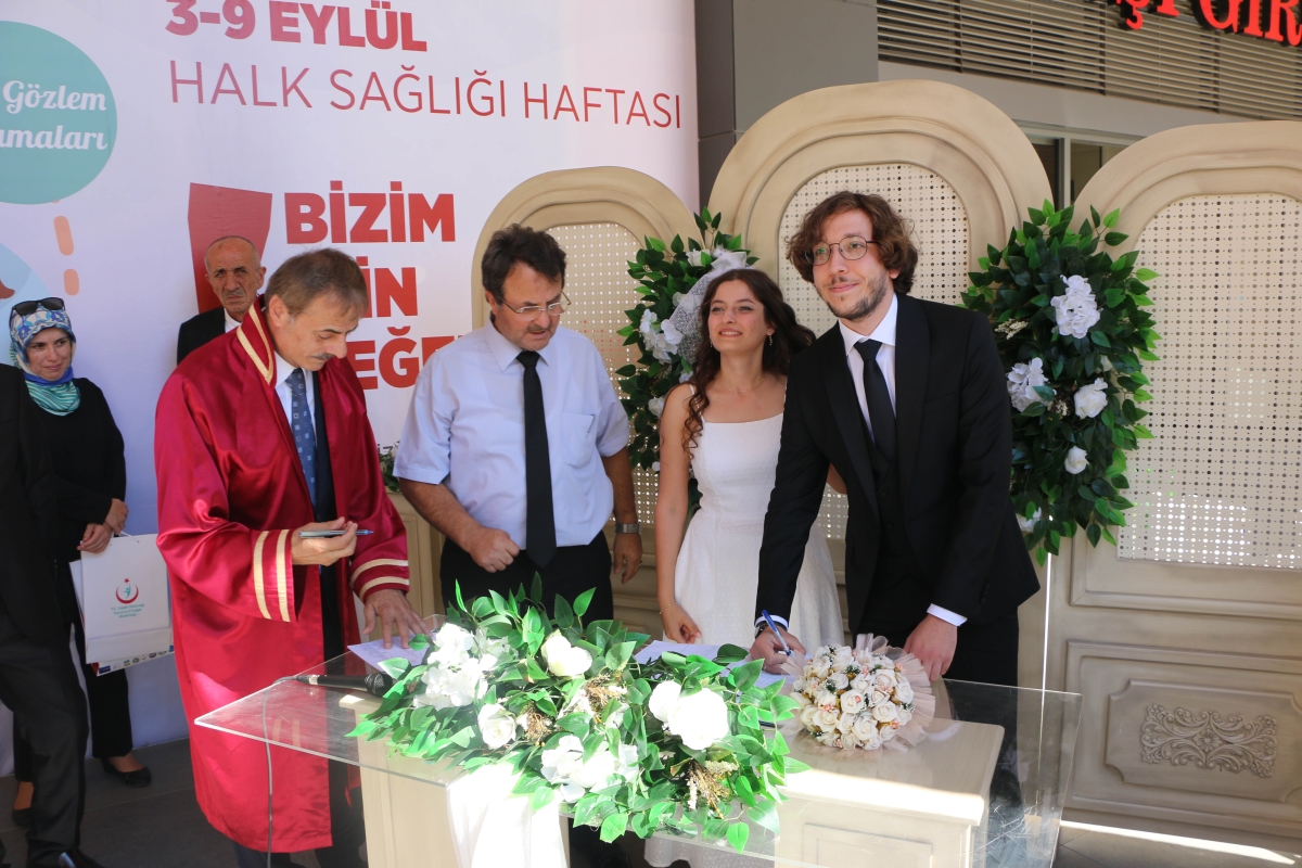 Halk Sağlı etkinliğinde nikah kıydılar