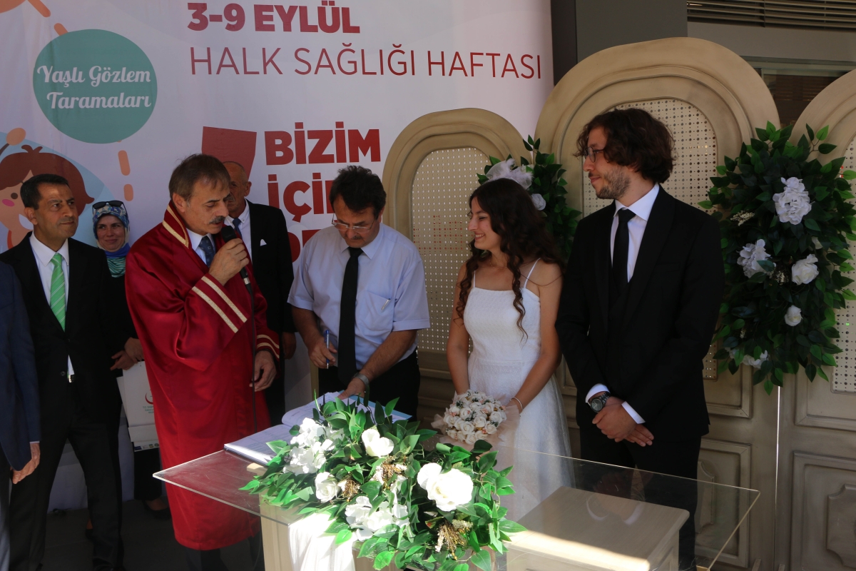 Halk Sağlı etkinliğinde nikah kıydılar