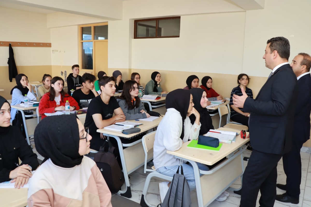 Savaşçı'dan Ferizli'de Okul Ziyaretleri