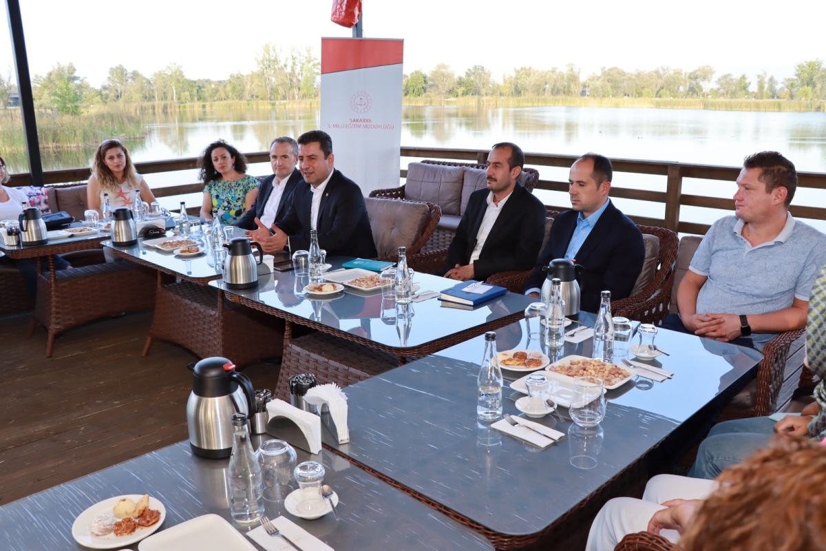 Yeni eğitim yılının ilk öğretmen buluşması Arifiye'den KARELER
