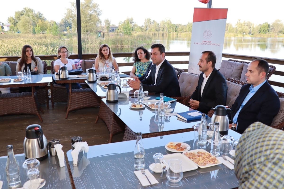 Yeni eğitim yılının ilk öğretmen buluşması Arifiye'den KARELER