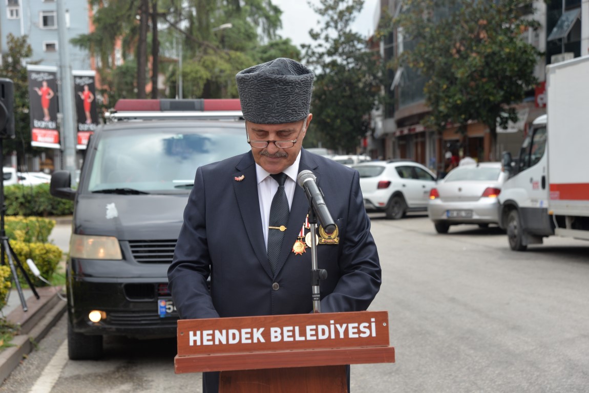 GAZİLER GÜNÜ HENDEK'TE TÖRENLE KUTLANDI