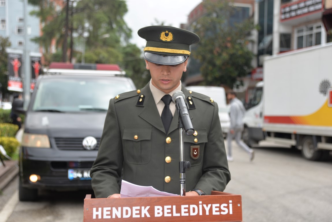 GAZİLER GÜNÜ HENDEK'TE TÖRENLE KUTLANDI
