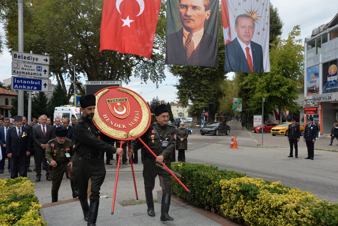 GAZİLER GÜNÜ HENDEK'TE TÖRENLE KUTLANDI