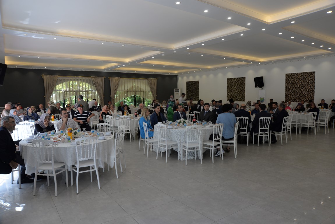 GAZİLER GÜNÜ HENDEK'TE TÖRENLE KUTLANDI
