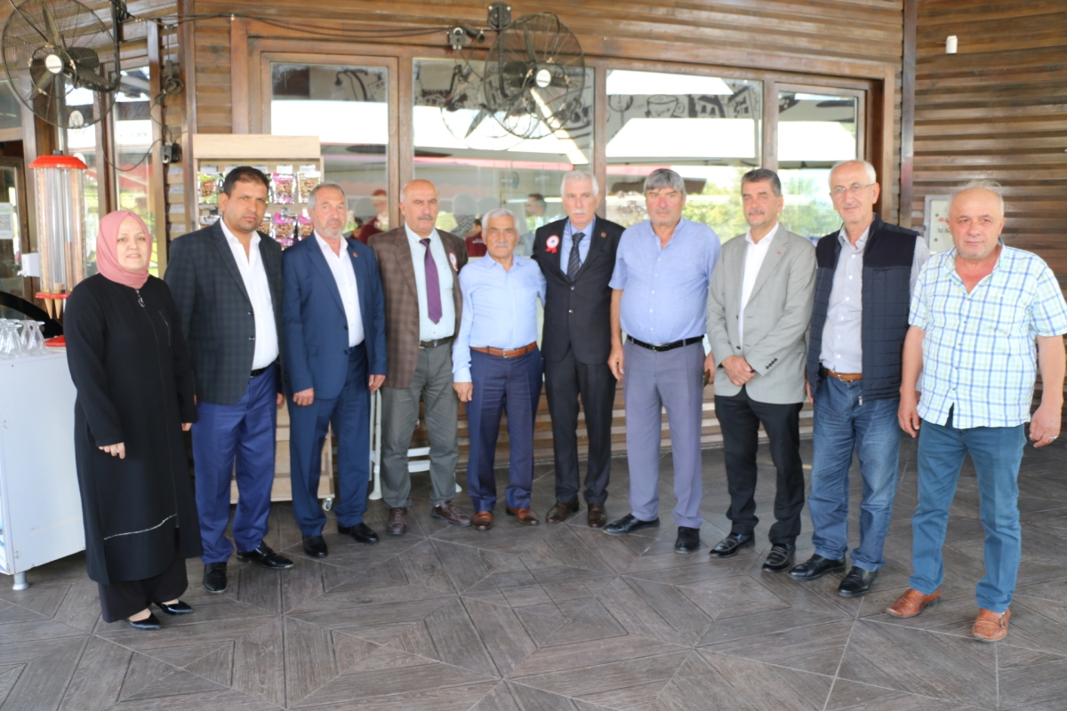 #Sakarya #MuhtarlarFederasyonu Başkan Erdal Erdem Muhtarlararla Yemekte Bir araya geldi.