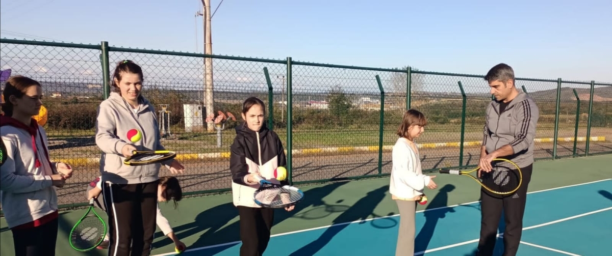 Ferizli Gençlik ve Spor İlçe Müdürlüğü Tenis Kortu Fotoğrafları