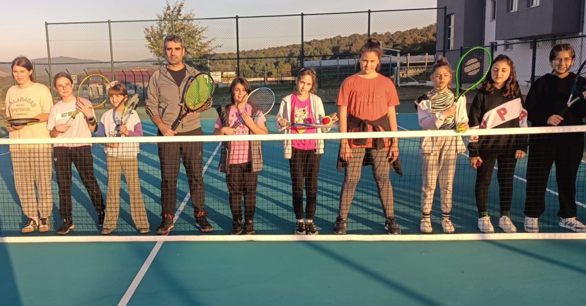 Ferizli Gençlik ve Spor İlçe Müdürlüğü Tenis Kortu Fotoğrafları