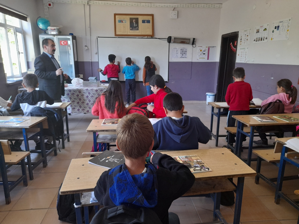 Köyde Okuma Etkinliği” programının kırk yedincisi Yenifakılı’nın Bektaşlı Köyü’nde düzenlendi.