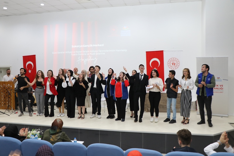 GENÇLİK MERKEZİNDEN MUHTEŞEM GECE