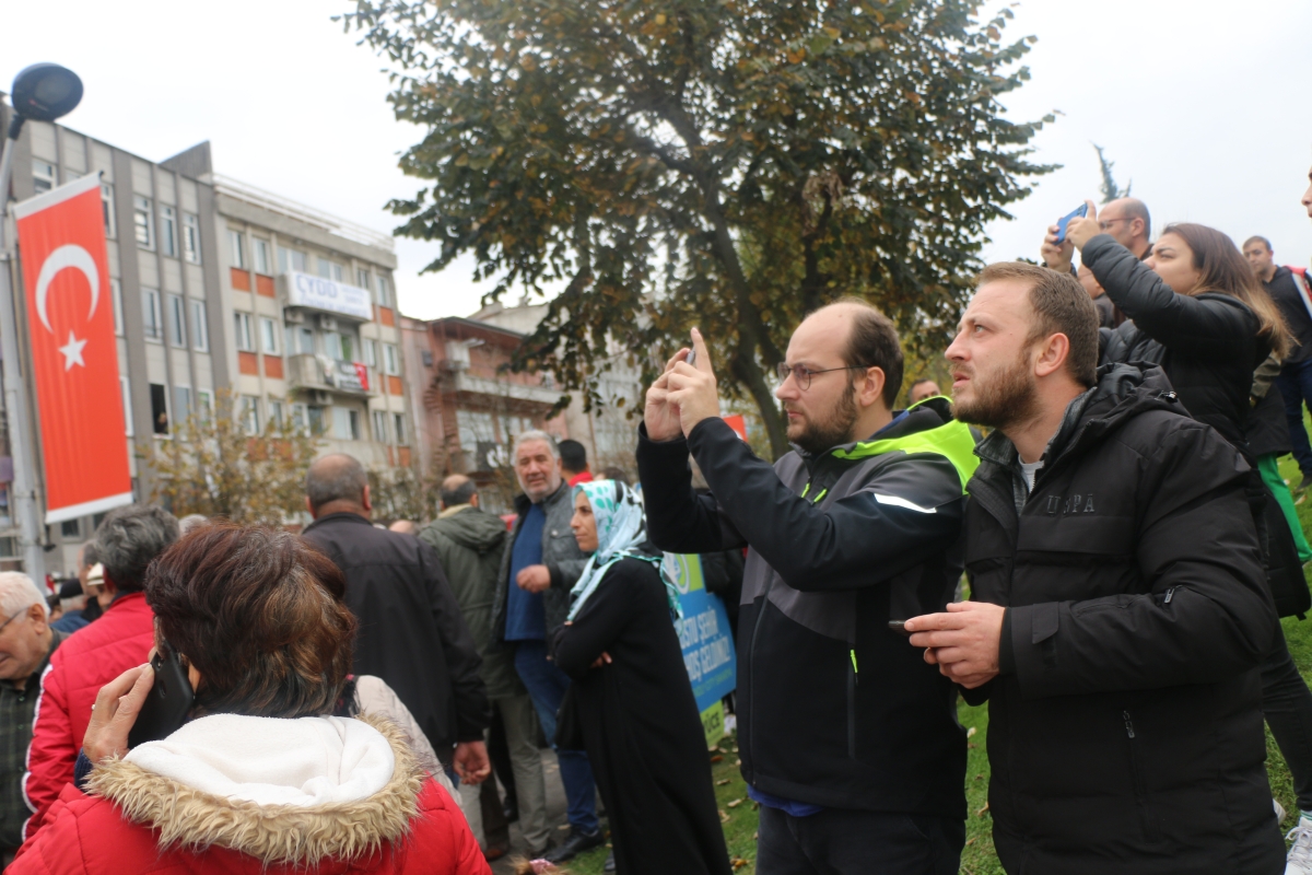 Sakarya Büyükşehir karşısında intihar girişimi