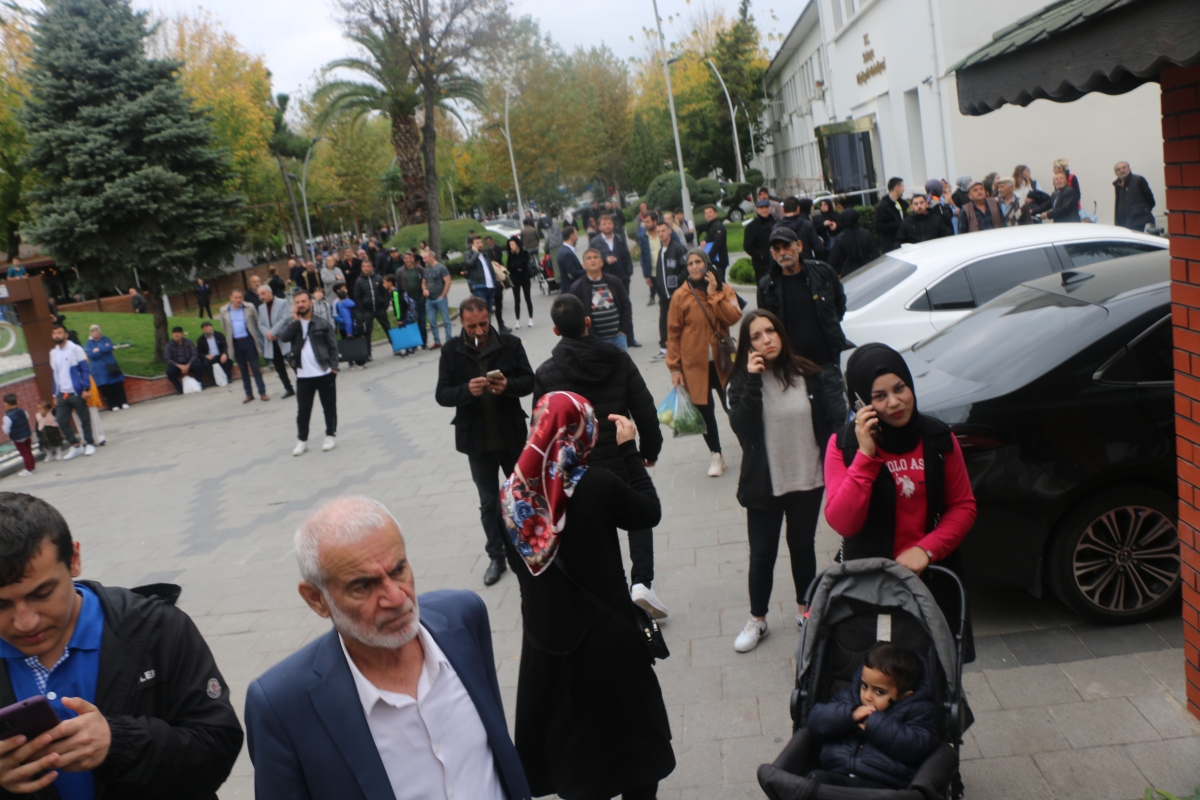 Sakarya Büyükşehir karşısında intihar girişimi
