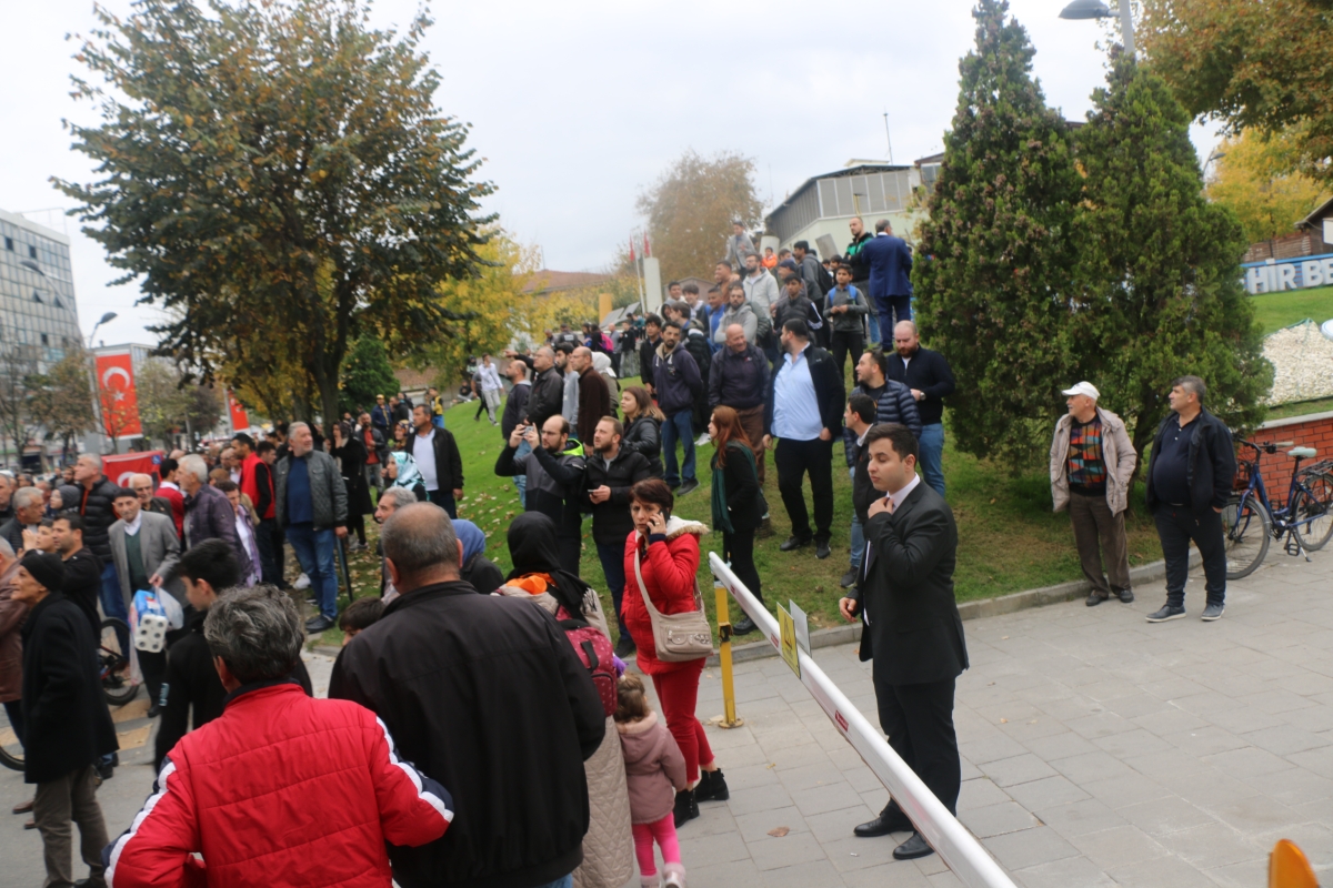 Sakarya Büyükşehir karşısında intihar girişimi