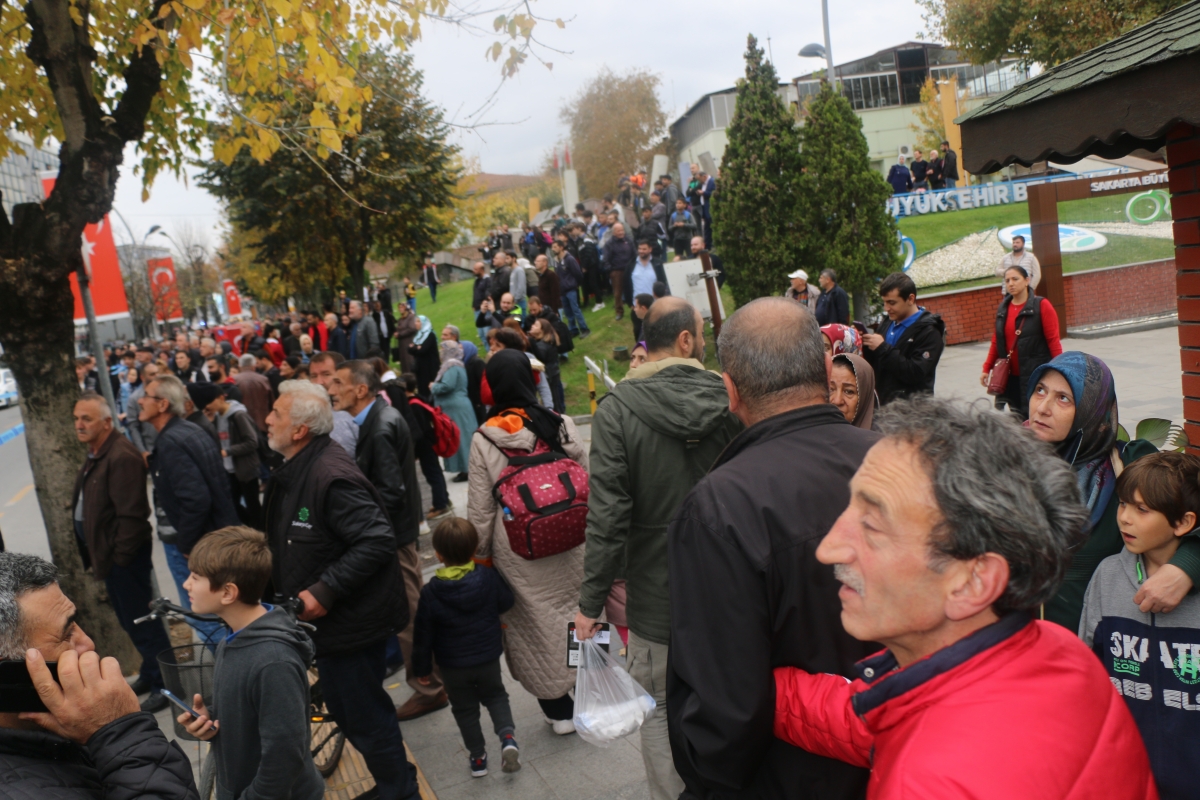 Sakarya Büyükşehir karşısında intihar girişimi