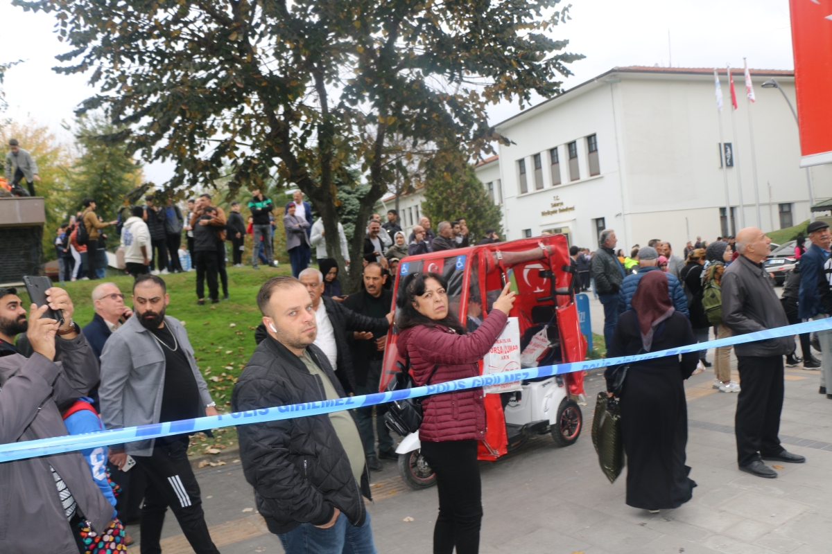 Sakarya Büyükşehir karşısında intihar girişimi