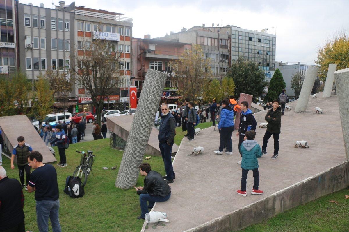 Sakarya Büyükşehir karşısında intihar girişimi