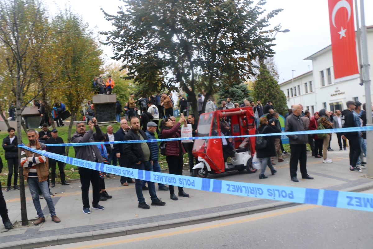 Sakarya Büyükşehir karşısında intihar girişimi