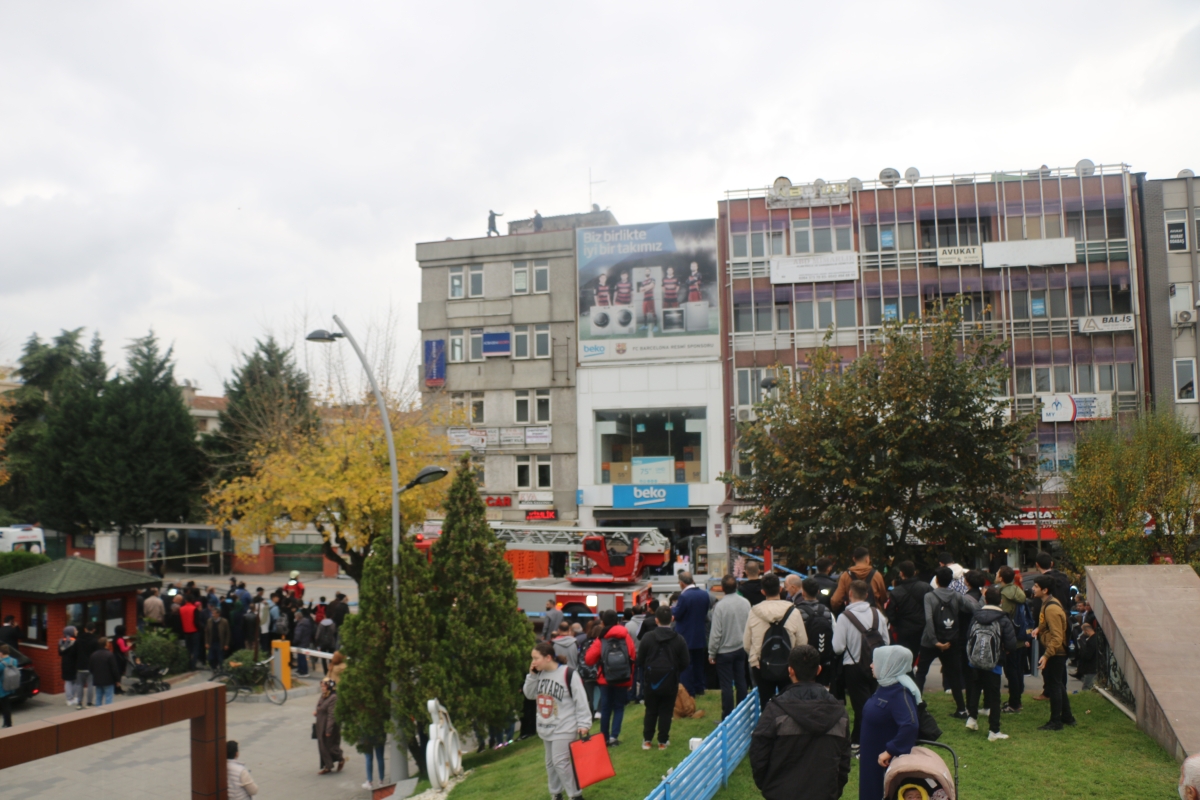 Sakarya Büyükşehir karşısında intihar girişimi