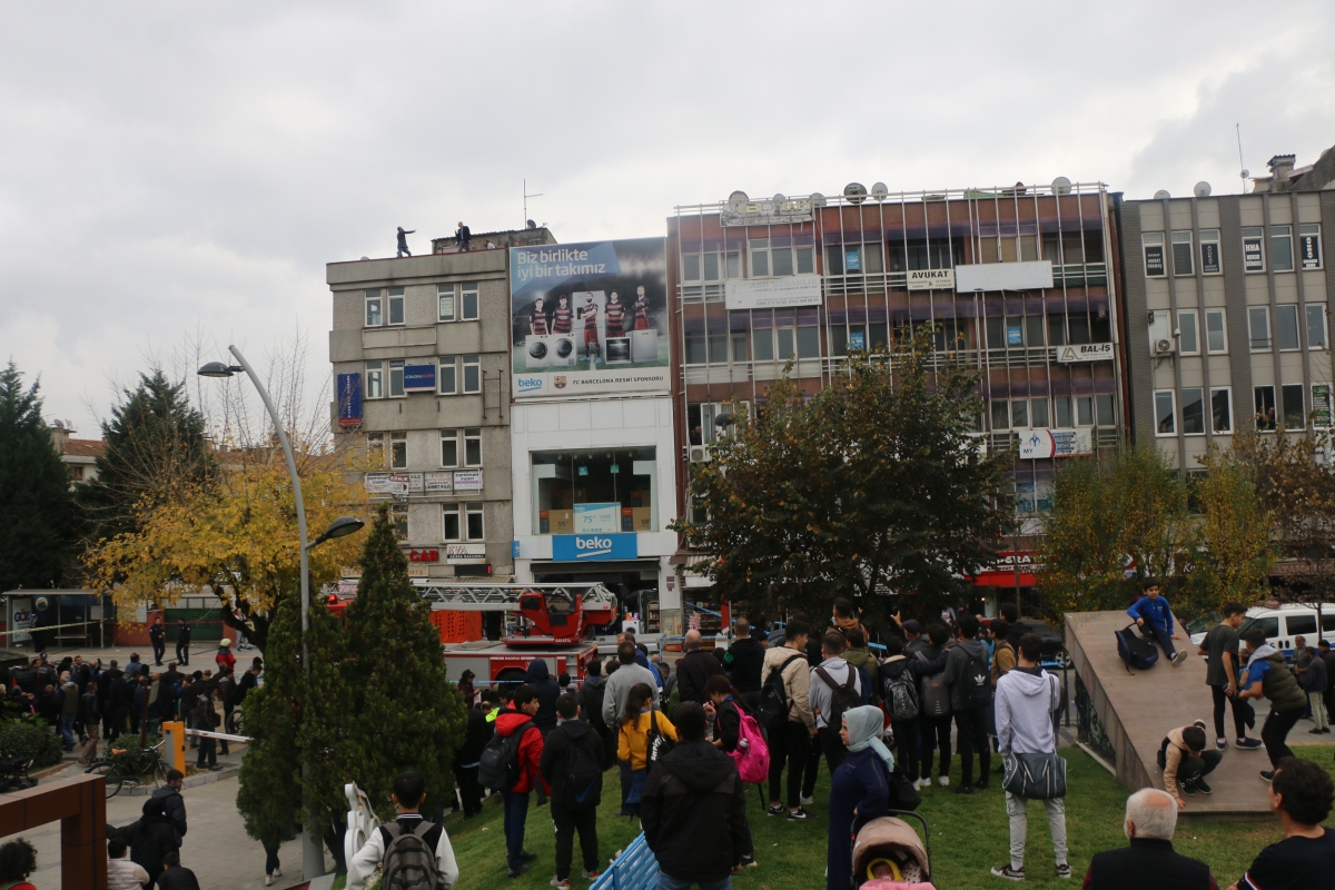 Sakarya Büyükşehir karşısında intihar girişimi
