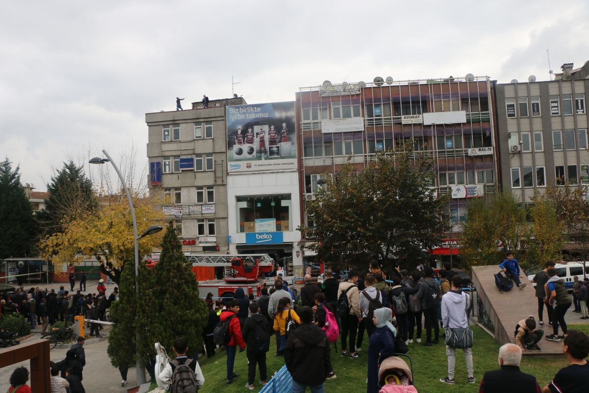 Sakarya Büyükşehir karşısında intihar girişimi