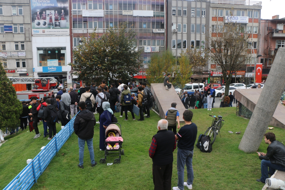 Sakarya Büyükşehir karşısında intihar girişimi