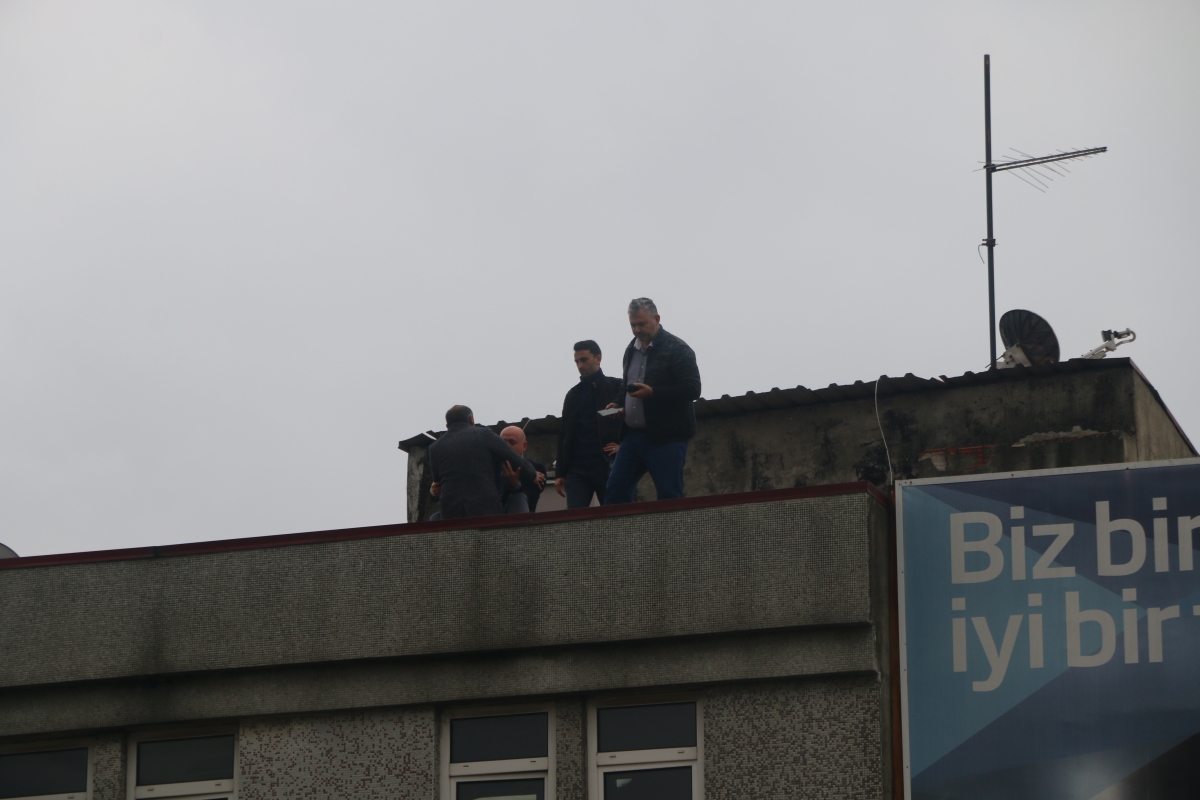 Sakarya Büyükşehir karşısında intihar girişimi