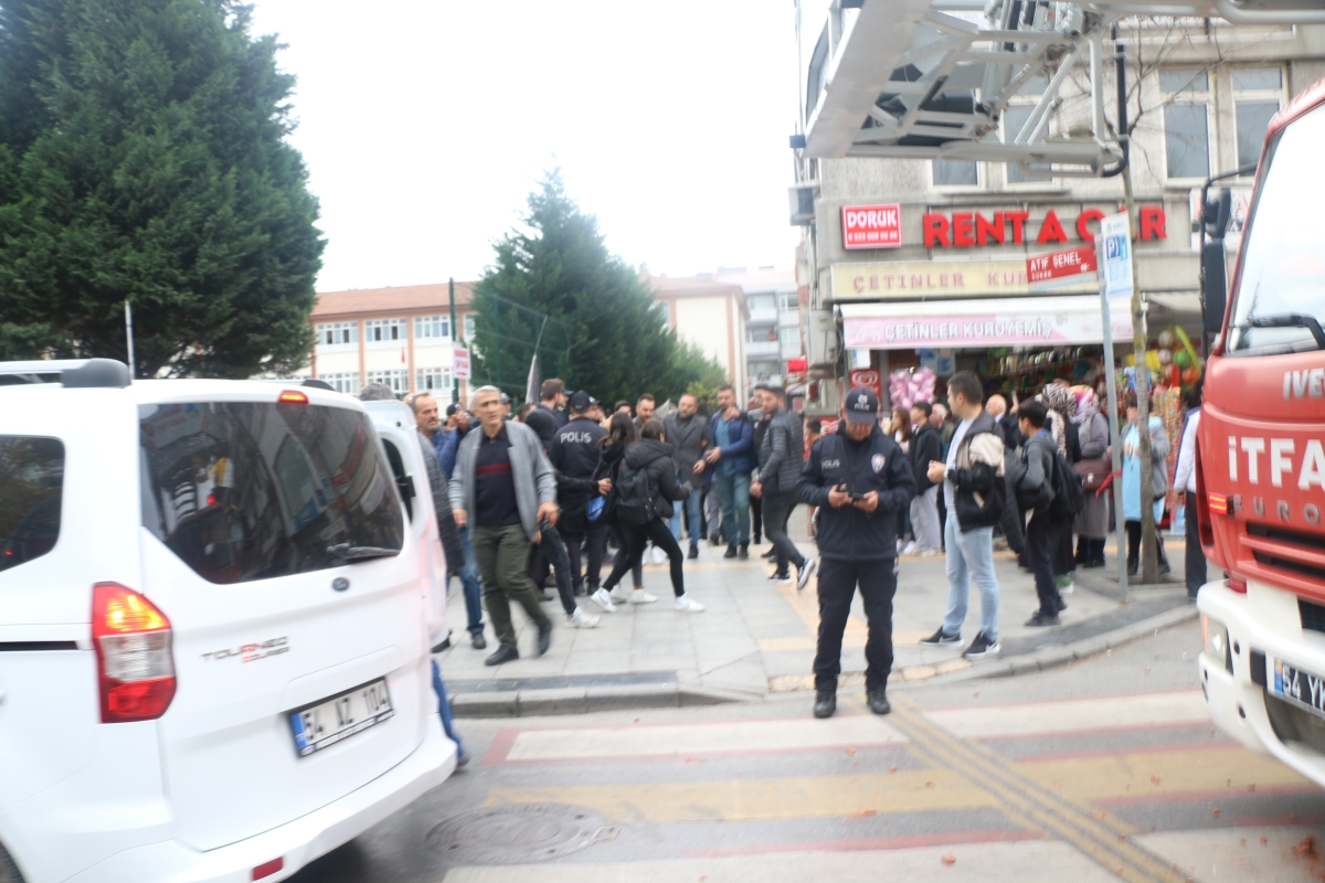 Sakarya Büyükşehir karşısında intihar girişimi