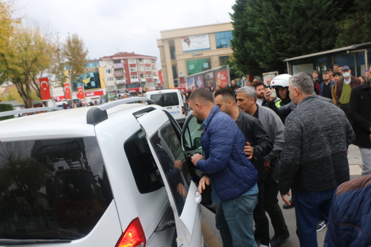 Sakarya Büyükşehir karşısında intihar girişimi