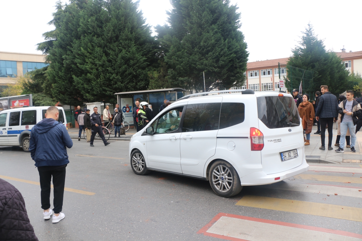 Sakarya Büyükşehir karşısında intihar girişimi