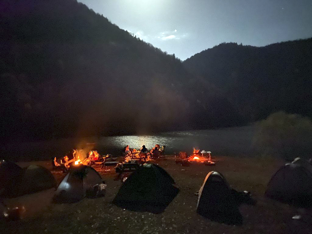 Çadır kampında uygulamalı eğitiminden Kareler