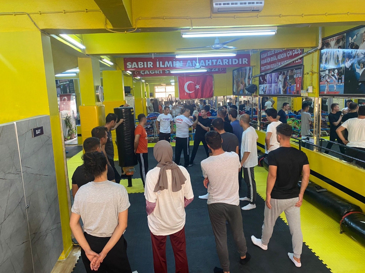 KARABAĞLAR İLÇE EMNİYET MÜDÜRLÜĞÜ PERSONELİNE YAKIN SAVUNMA KURSU….