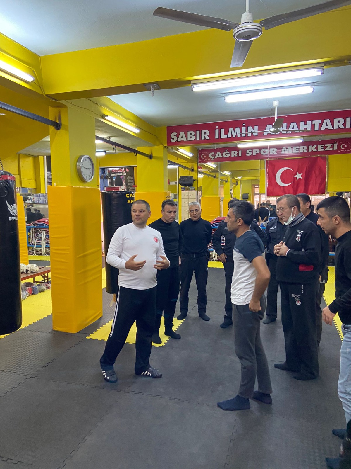 KARABAĞLAR İLÇE EMNİYET MÜDÜRLÜĞÜ PERSONELİNE YAKIN SAVUNMA KURSU….