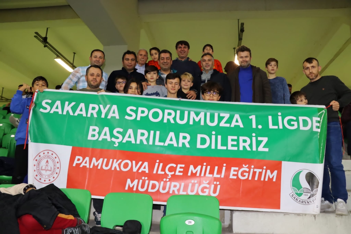Sakaryasporlu Futbolculardan Nehrin Öğretmenlerine Galibiyet Hediyesinden Fotoğraflar