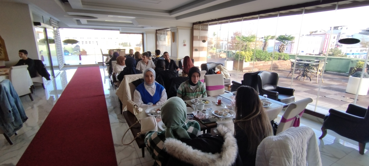 #Sasçed Sakarya Sağlık Çalışmaları ve Emeklileri Derneği, Üniversite öğretmenleri ve Öğrencileri ile kahvaltıda bir araya geldiler