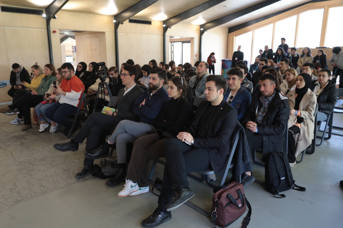 GENÇLER İPA KAMPÜS’TE ve İBB GENÇLİK OFİSLERİNDE BULUŞTU