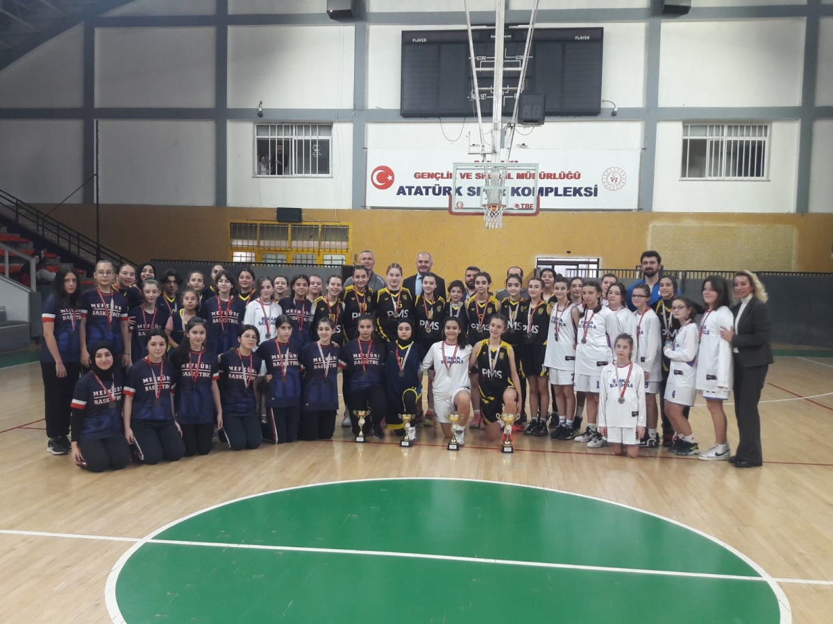 BÜYÜK İLGİ; Yıldız Kızlar Basketbol İl Birinciliği Müsabakalarında final maçları oynandı.