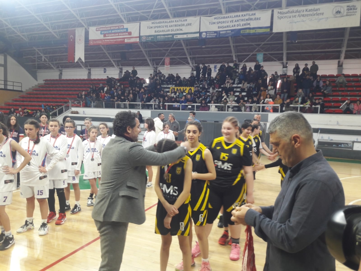 BÜYÜK İLGİ; Yıldız Kızlar Basketbol İl Birinciliği Müsabakalarında final maçları oynandı. 