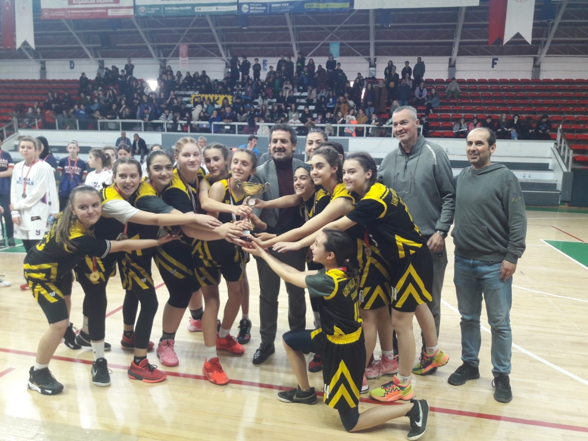 BÜYÜK İLGİ; Yıldız Kızlar Basketbol İl Birinciliği Müsabakalarında final maçları oynandı.