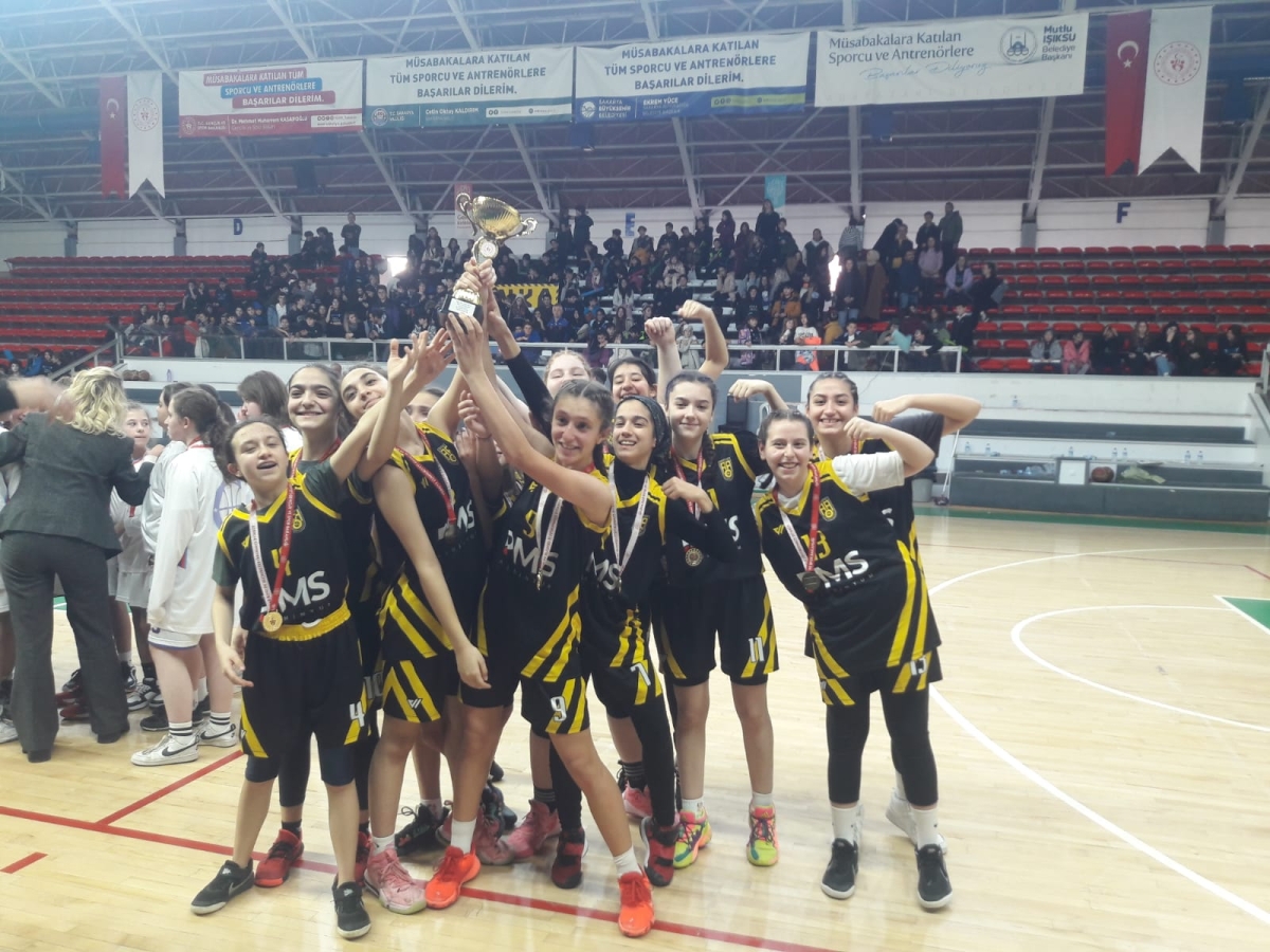 BÜYÜK İLGİ; Yıldız Kızlar Basketbol İl Birinciliği Müsabakalarında final maçları oynandı.